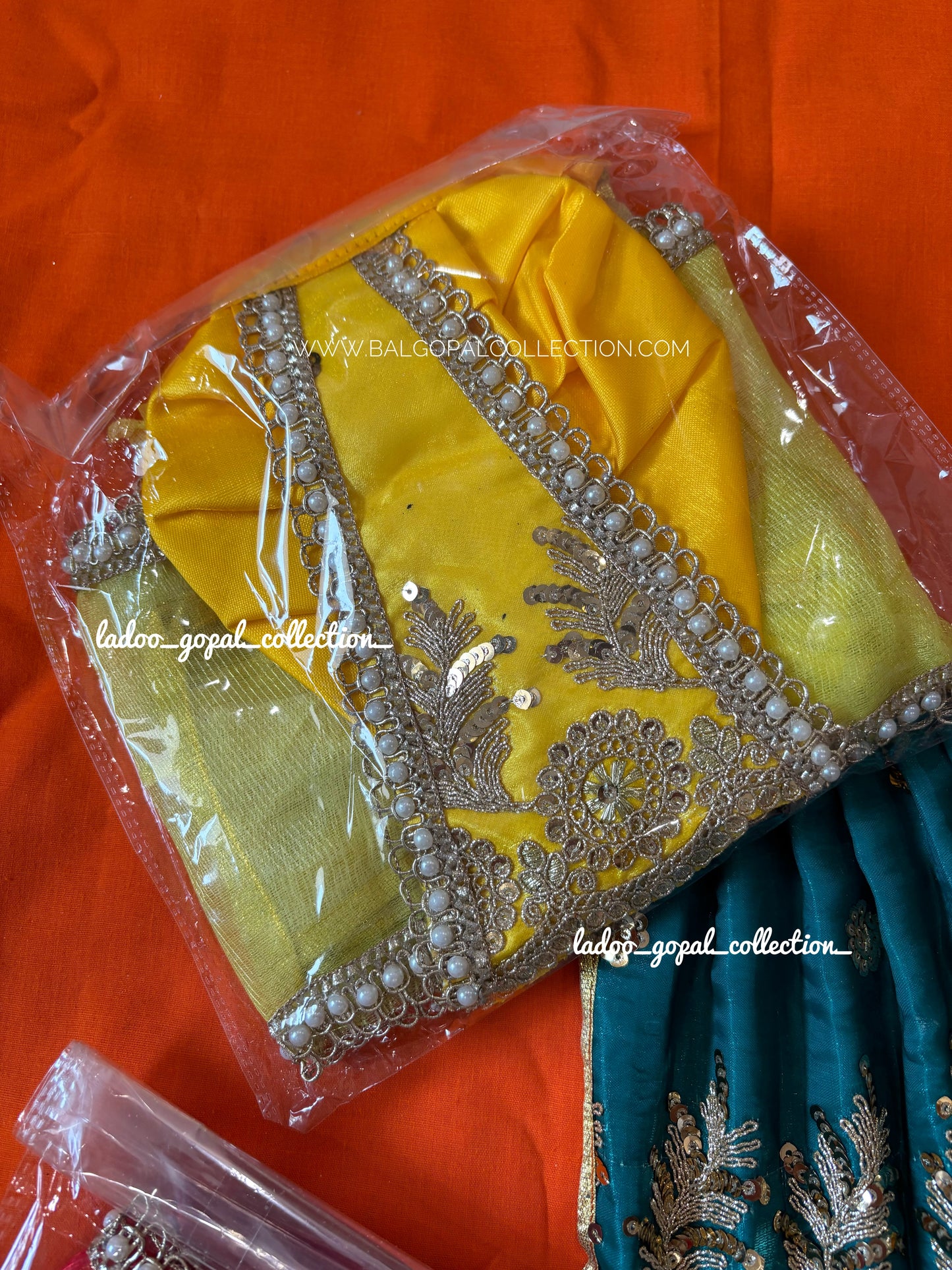 Heavy fabric Radha Krishna Poshak (9 inch)