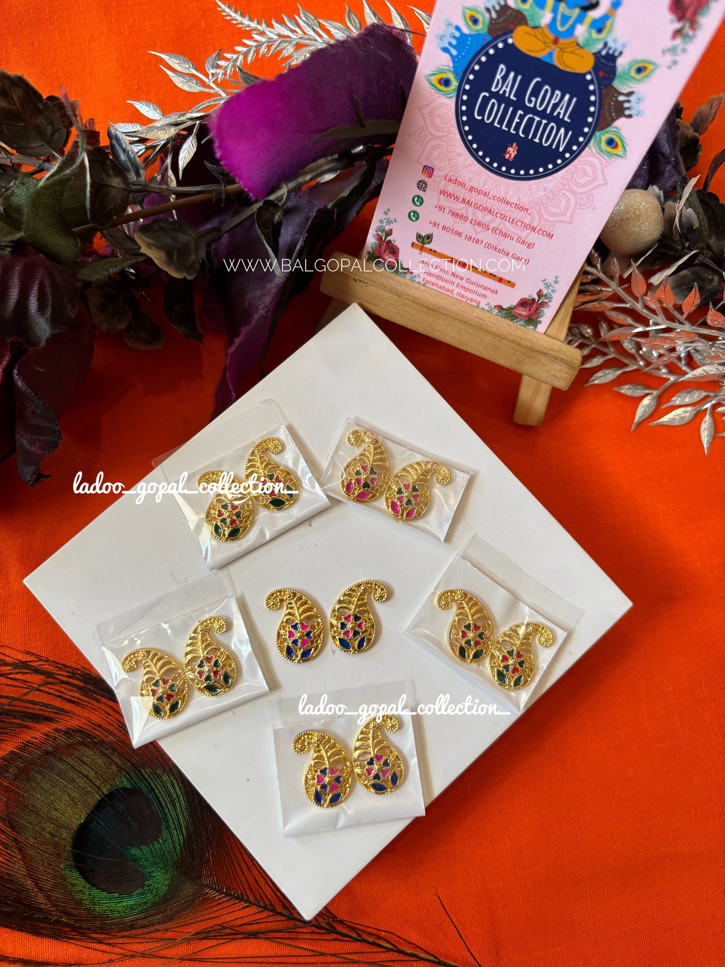 Golden kundal for laddu gopal